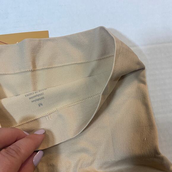 Werena NWT Shaping Boyshort Beige Cream Tan Sz M Light Support - Picture 9 of 10